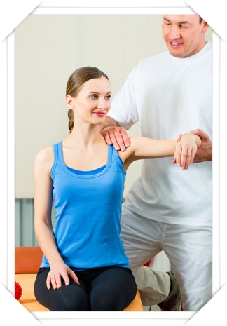 Therapist supervising a patient’s exercise routine to help control blood sugar levels at Horizon Physical Therapy in Flint.