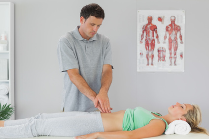 A physical therapist helping a patient with exercises at Horizon Physical Therapy in Flint, Michigan.