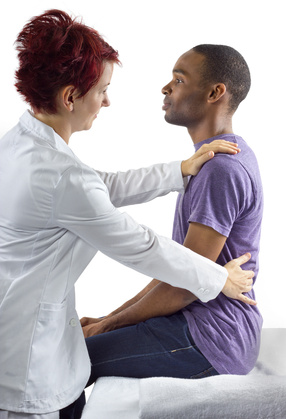 Physical therapist demonstrating the key benefits of physical therapy for pain relief and improved mobility at Horizon Physical Therapy in Flint.