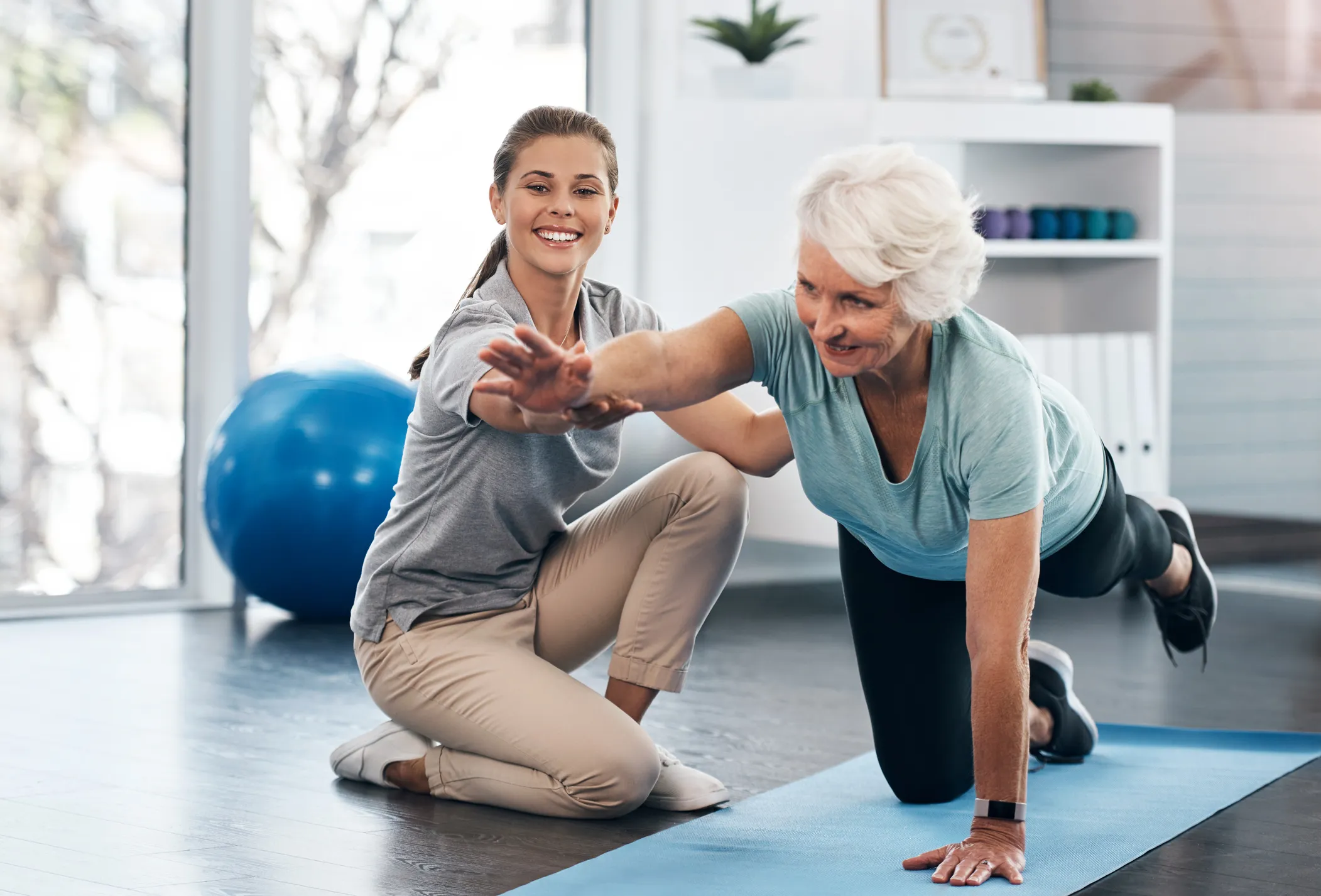 A senior woman engaging in physical therapy with assistance from a therapist at Horizon Physical Therapy, a leading clinic in Flint, Michigan